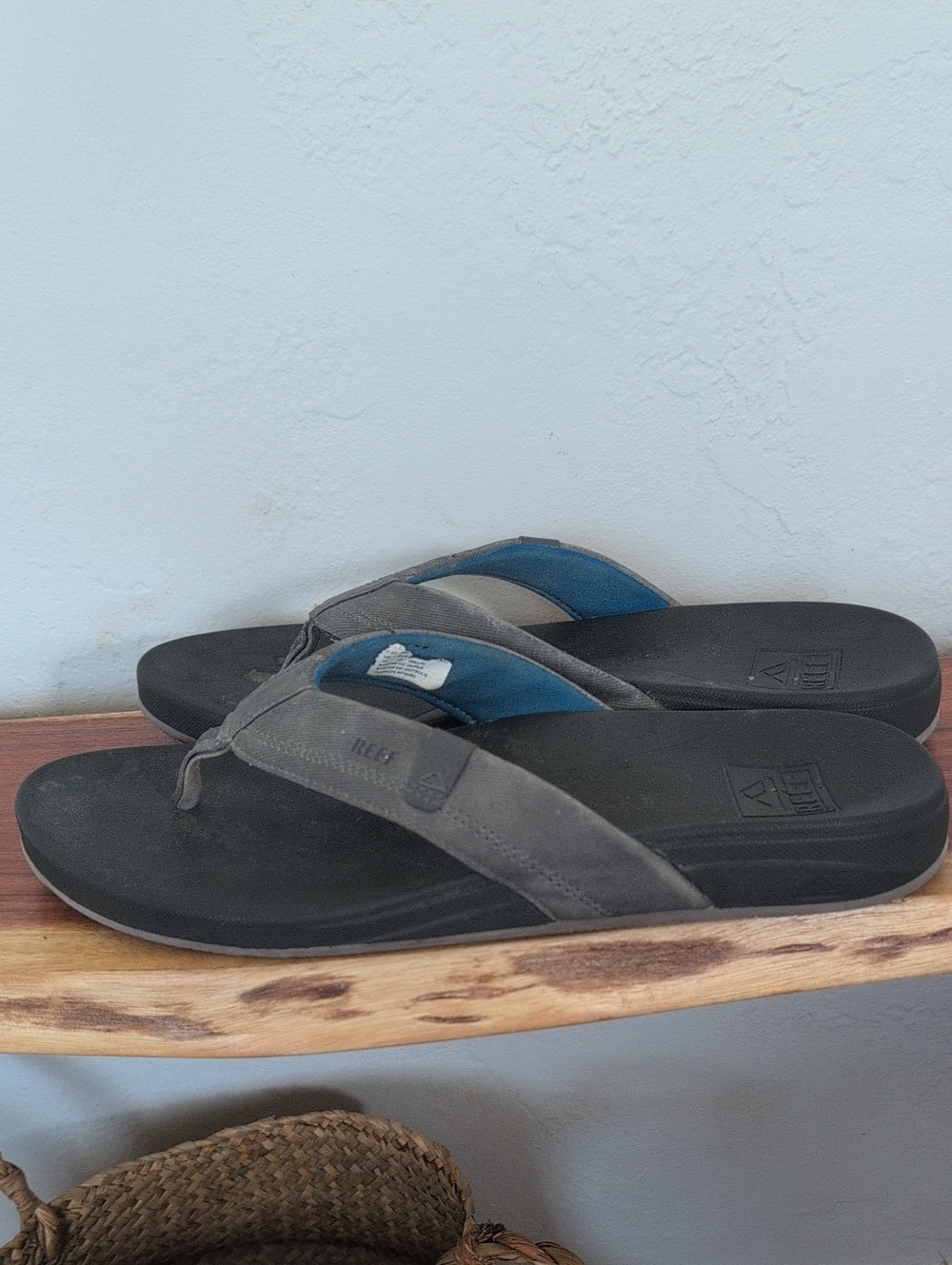 Reef Men's Flip Flops with Gray Straps 10